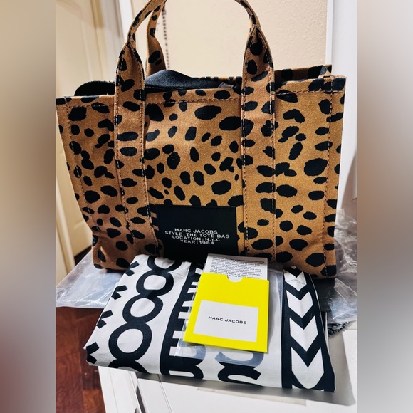 Marc Jacobs Yellow and Black Card  Tote Bag and dust bag in medium size - Picture 3 of 13